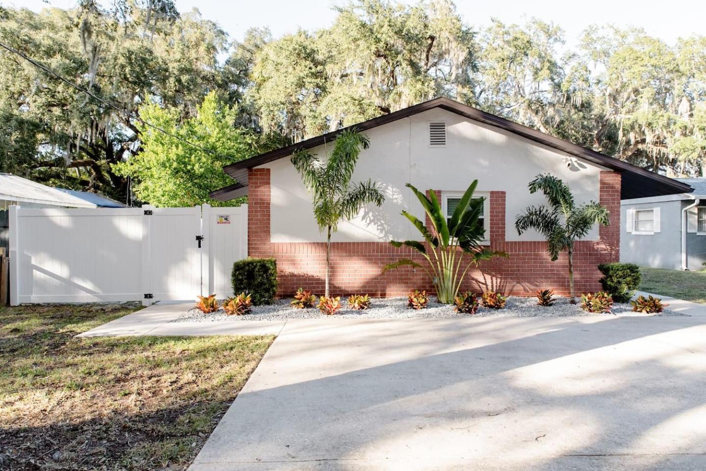 Walk Everywhere! 1-Bedroom Gem In Downtown Hub New Port Richey Exterior photo